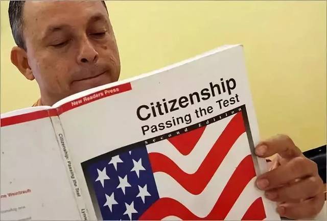 加拿大公民入籍考试试题收集（61-70）中英文对照-加拿大入籍考试中文版